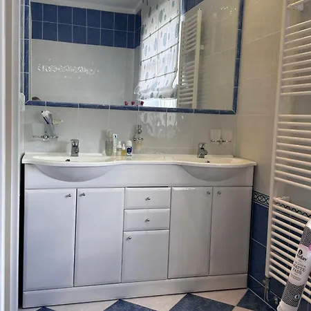Elegant 2 Bedrooms In Quiet Area