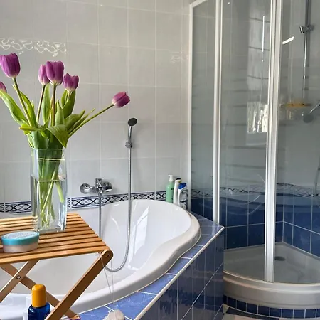 Elegant 2 Bedrooms In Quiet Area