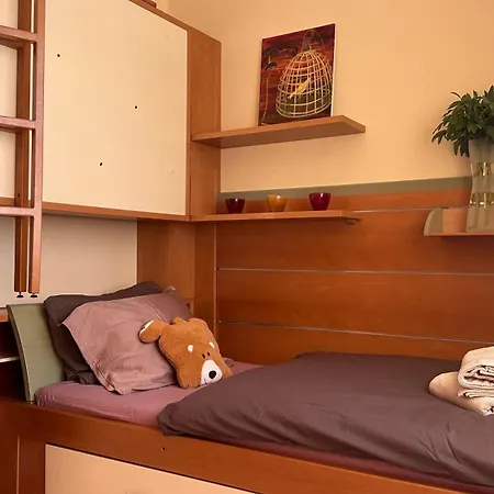 Elegant 2 Bedrooms In Quiet Area *